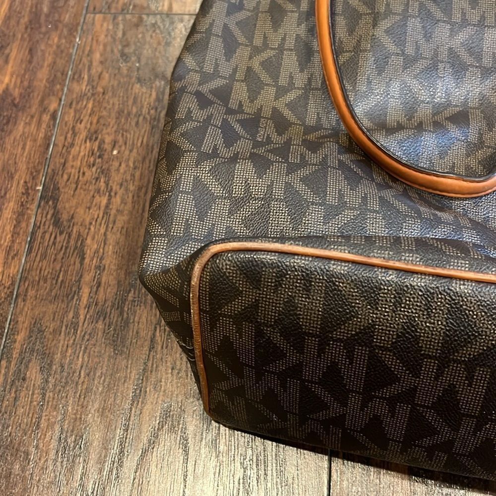 Michael Kors Signature Brown Tote Bag
Shoulder Bag big in GUC - Picture 7 of 12